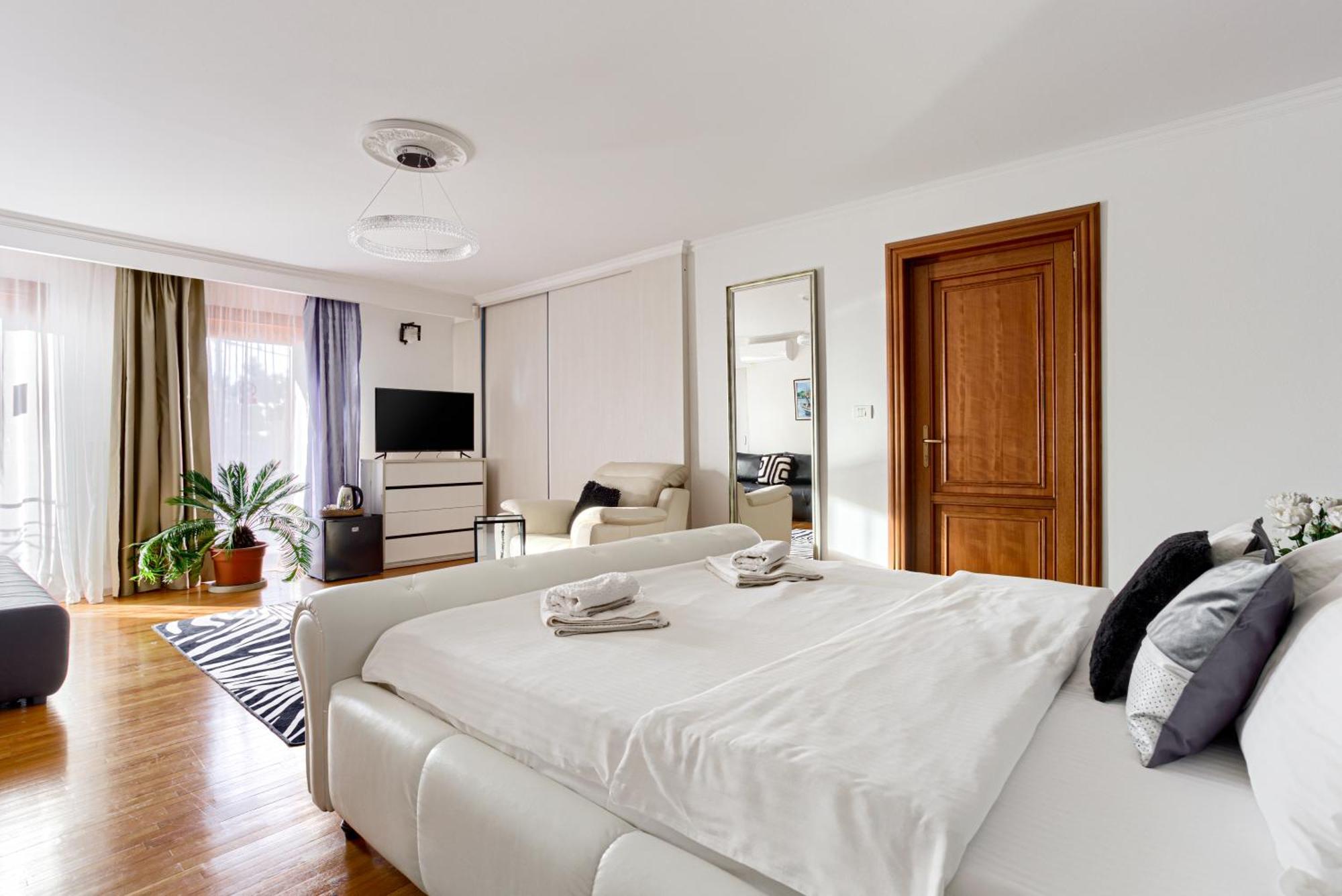 Aparthotel La Conac Arad Exteriér fotografie